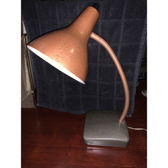 Leviton Steel Desk Lamp - Articulating Head Retro Style ReadingLight VTG Works - Picture 1 of 12